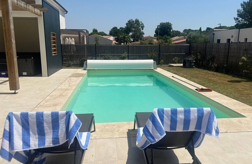 Saint-Augustin Villa | 4 bedroom + 4 bathroom Villa (15) with a pool & jacuzzi with tennis & petanque