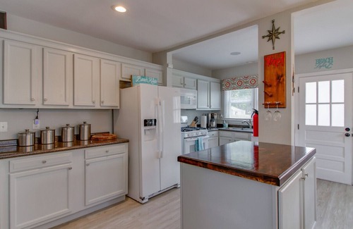 Willoughby Spit Casa | 4 Bedroom 5 minute Walk to the Beach! Beautiful Willoughby Beach Home!