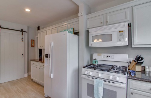 Willoughby Spit Casa | 4 Bedroom 5 minute Walk to the Beach! Beautiful Willoughby Beach Home!