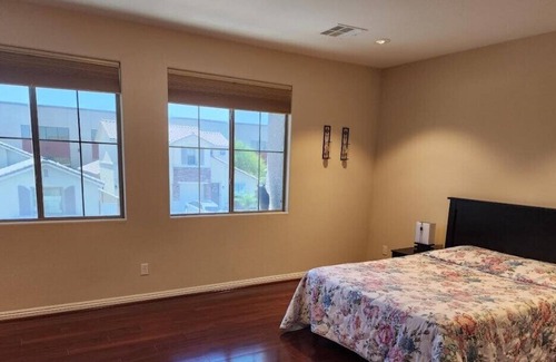 Henderson Apartamento | 4 Bedroom 622578 by Houzlet