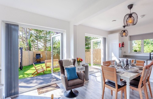 Weston-super-Mare Cabaña | 4 bedroom accommodation in Kewstoke, near Weston-super-Mare