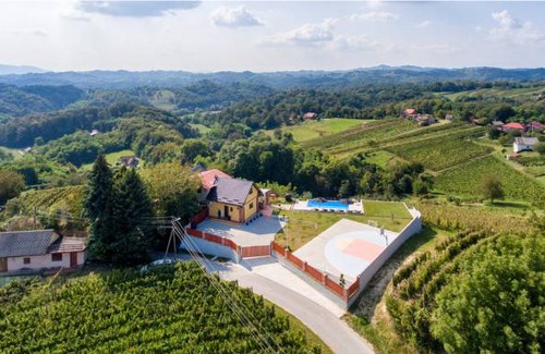 Cestica Casa | 4 bedroom accommodation in Cestica