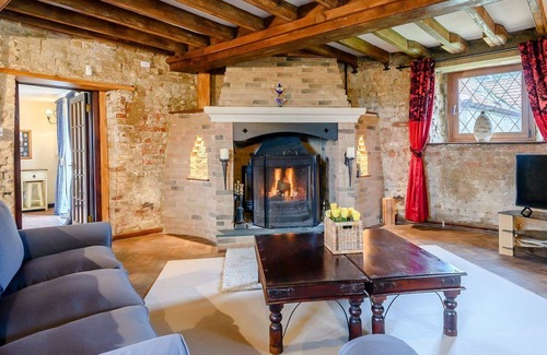 Tilney Fen End Cabaña | 4 bedroom accommodation in Shouldham Thorpe, near Kings Lynn