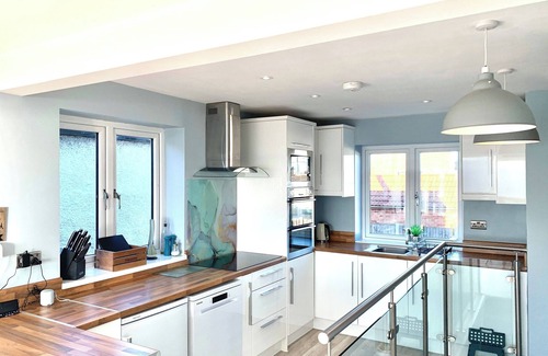 Colchester Cabaña | 4 bedroom accommodation in Point Clear, near Clacton-on-Sea