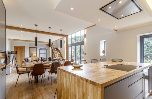 Mansfield Cabaña | 4 bedroom accommodation in Edwinstowe