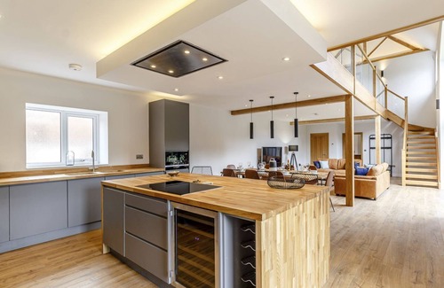 Mansfield Cabaña | 4 bedroom accommodation in Edwinstowe