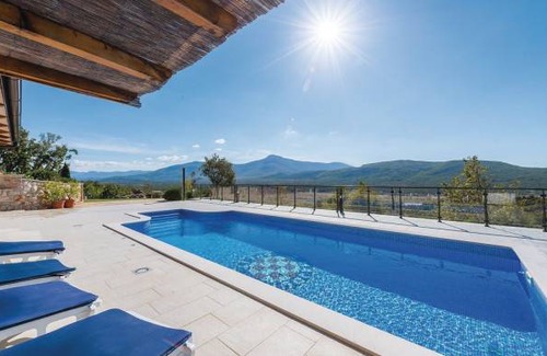Kijevo Casa | 4 bedroom accommodation in Kijevo