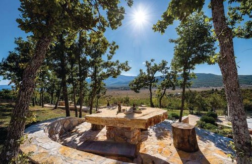 Kijevo Casa | 4 bedroom accommodation in Kijevo