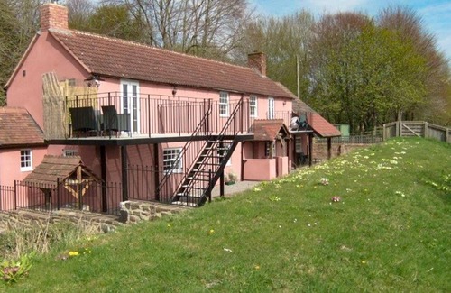 Blaisdon Cabaña | 4 bedroom accommodation in Minsterworth, near Gloucester