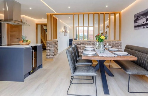 Irstead Cabaña | 4 bedroom accommodation in Fleggburgh, near Great Yarmouth