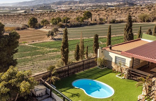 Motril Casa | Alojamiento de 4 habitaciones en Motril
