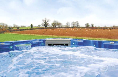 Hopton Cabaña | 4 bedroom accommodation in Heckingham, near Loddon