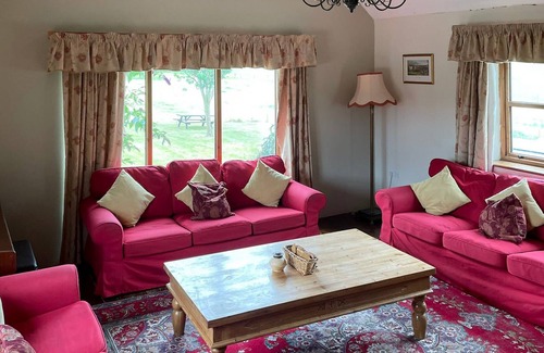 Hopton Cabaña | 4 bedroom accommodation in Heckingham, near Loddon