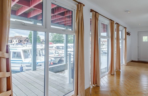Hoveton Cabaña | Alojamiento de 4 habitaciones en Wroxham
