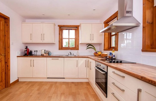 Edderton Cabaña | A rural location close to the Dornoch Firth and within a few miles of the NC500 touring route.