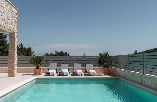 Pitve Casa | 4 bedroom accommodation in Jelsa