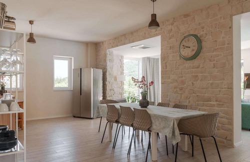 Pitve Casa | 4 bedroom accommodation in Jelsa