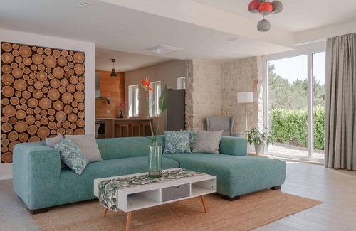 Pitve Casa | 4 bedroom accommodation in Jelsa