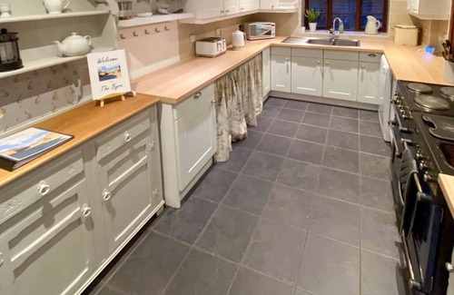 New Forest District Cabaña | 4 bedroom accommodation in Sopley, near Burton
