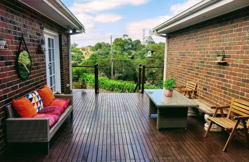 Lower Plenty Apartamento | 4-bedroom Acre Retreat with Pool & Garden - Pets and Long Stays Welcome