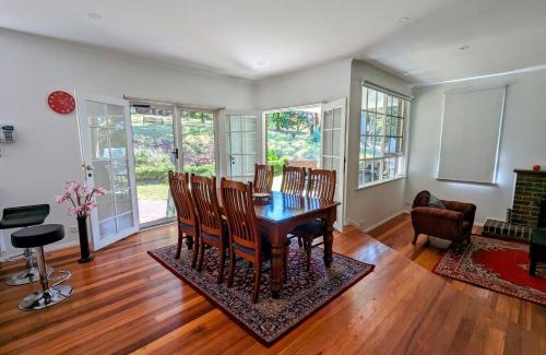 Lower Plenty Apartamento | 4-bedroom Acre Retreat with Pool & Garden - Pets and Long Stays Welcome