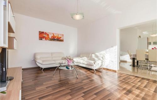Valdebek Casa | 4 Bedroom Amazing Home In Pula