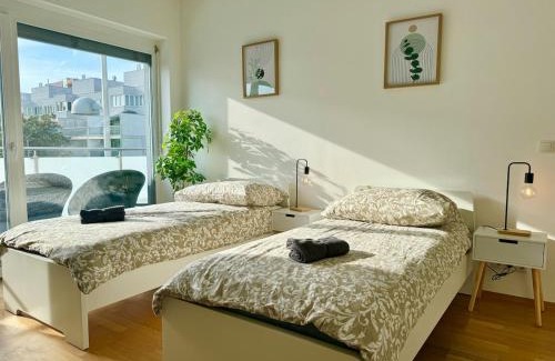 Liesing Apartamento | 4 Bedroom Apartment with Balcony, AC & Free Parking