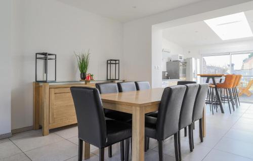 Petite-Synthe Casa | 4 Bedroom Awesome Home In Petite-Synthe