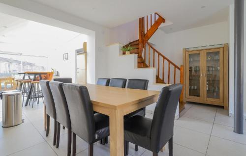Petite-Synthe Casa | 4 Bedroom Awesome Home In Petite-Synthe