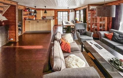 Valle Casa | 4 Bedroom Awesome Home In Rysstad