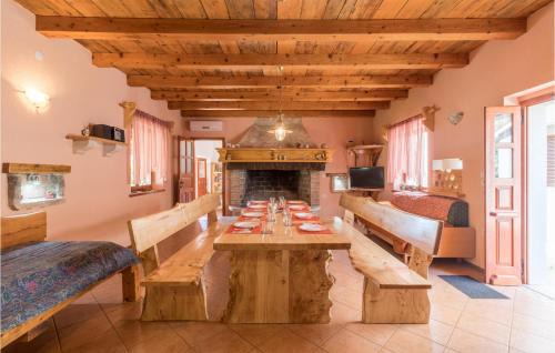 Muntic Casa | 4 Bedroom Awesome Home In Pula