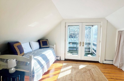 Willard Casa | 4 Bedroom Beachside Surfer's Home