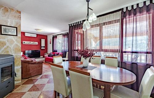 Medvinjak Apartamento | 4 Bedroom Beautiful Apartment In Korcula