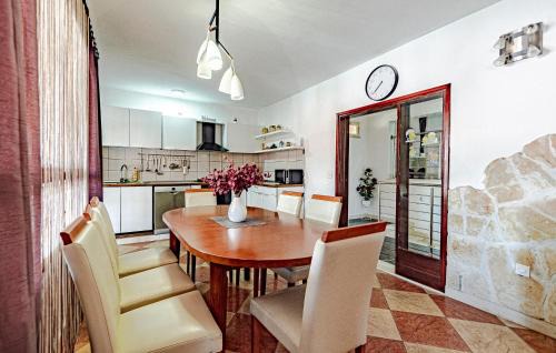 Medvinjak Apartamento | 4 Bedroom Beautiful Apartment In Korcula