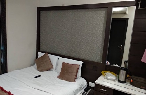 Fatehgarh Cama Y Desayuno | 4-bedroom bed & breakfast in charming Farrukhabad with WiFi, AC