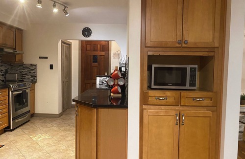 Lakeview Casa | 4 Bedroom Bungalow In Lakeview Mississauga With 2 Parkings
