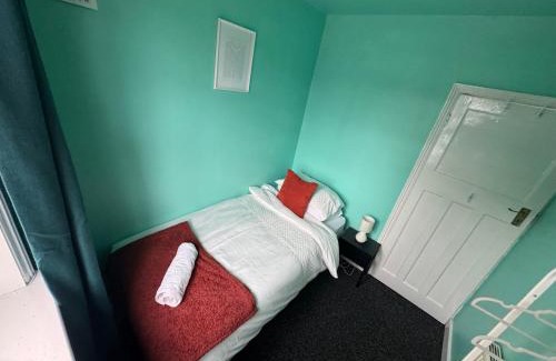 Quinton Casa | 4 Bedroom Central Birmingham