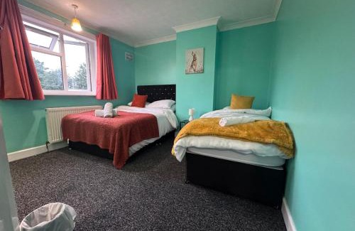 Quinton Casa | 4 Bedroom Central Birmingham