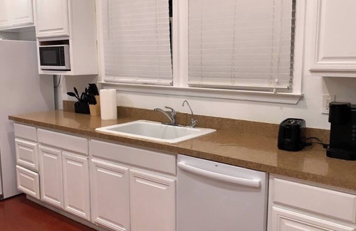 Sherman Casa | 4-bedroom Charming house in Sherman with Fireplace