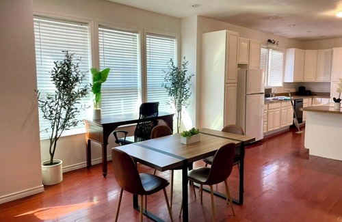 Sherman Casa | 4-bedroom Charming house in Sherman with Fireplace