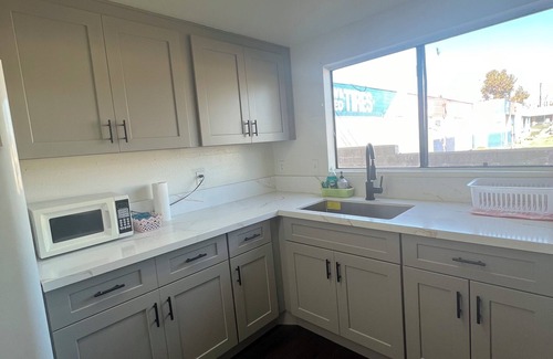 Alhambra Condominio | 4-bedroom condo in Alhambra with 2 cars garage direct access to the house