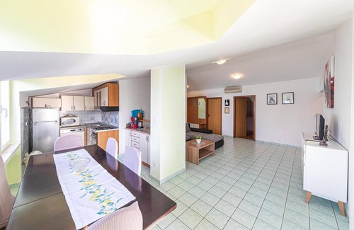 Okrug Donji Apartamento | Acogedor apartamento de 4 dormitorios.