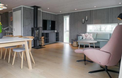 Arendal Casa | 4 Bedroom Cozy Home In Færvik