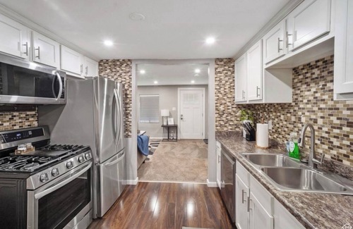 Fairpark Casa | 4 Bedroom + Den, Family Friendly, 5 mins to City!