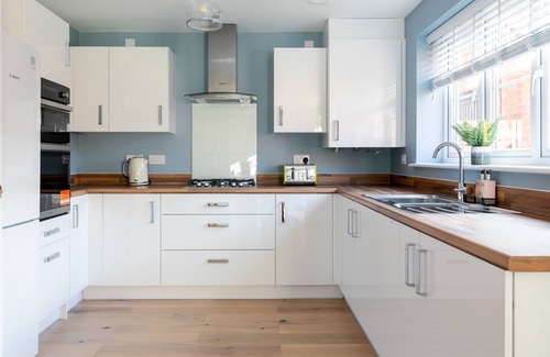 Bicester Casa | Casa unifamiliar de 4 habitaciones a 5 minutos a pie del pueblo comercial