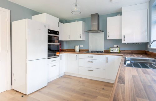 Bicester Casa | Casa unifamiliar de 4 habitaciones a 5 minutos a pie del pueblo comercial