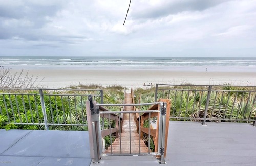 Ponce Inlet Casa | 4-bedroom direct beachfront. Non-drive beach with pool in fabulous Daytona Beach