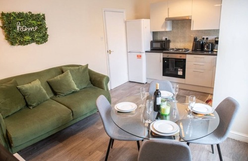 College Park and Old Oak Apartamento | 4 Bedroom Flat with high-speed Wi-Fi in North Acton Ealing West London