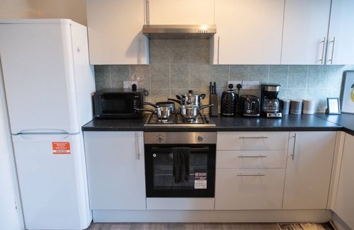 College Park and Old Oak Apartamento | 4 Bedroom Flat with high-speed Wi-Fi in North Acton Ealing West London