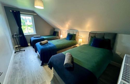 Coleraine Casa | 4 Bedroom Forest View House & Hot Tub Sleeps